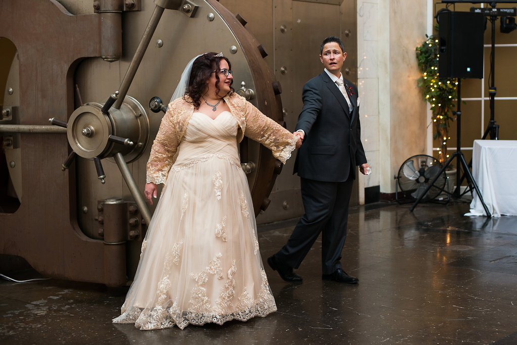 Kara Loves Rose | Wedding Day Previews | The Vault Columbus | #L